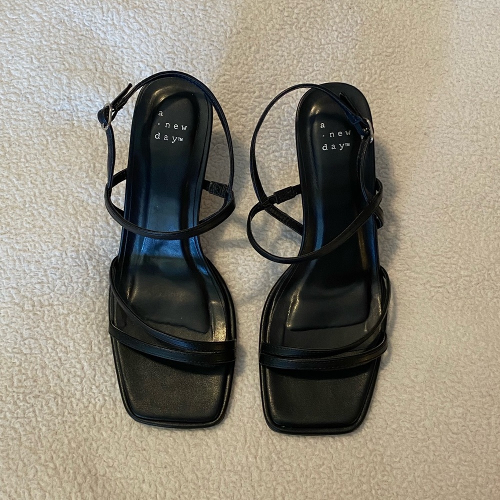 A New Day black kitten heels - size 8 - like new